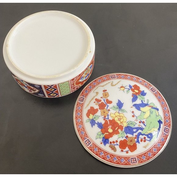 Chinese Porcelain Round Trinket or jewelry box with bird and flowers Lidded - Picture 6 of 9